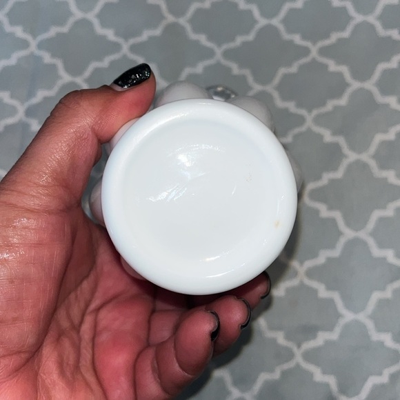 Vintage Fenton milk glass 6” melon shaped Silver crest vase - Picture 3 of 3